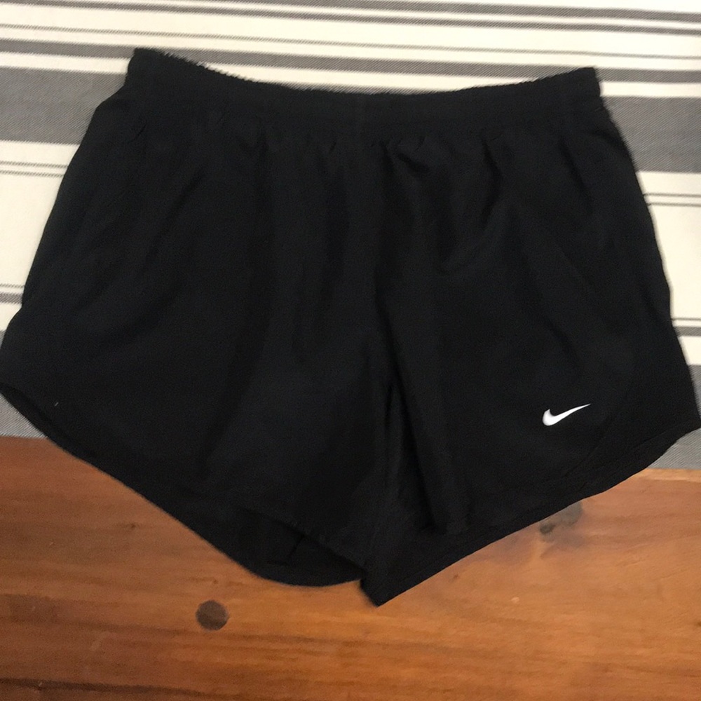 Girls Nike tempo shorts
